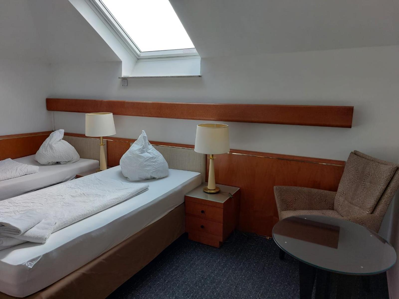 Gaestezimmer Gasthof Becker Hotell Wulfrath Exteriör bild