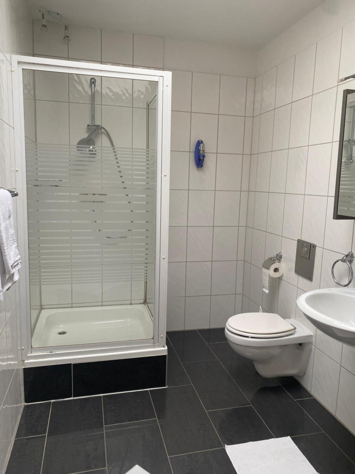 Gaestezimmer Gasthof Becker Hotell Wulfrath Exteriör bild